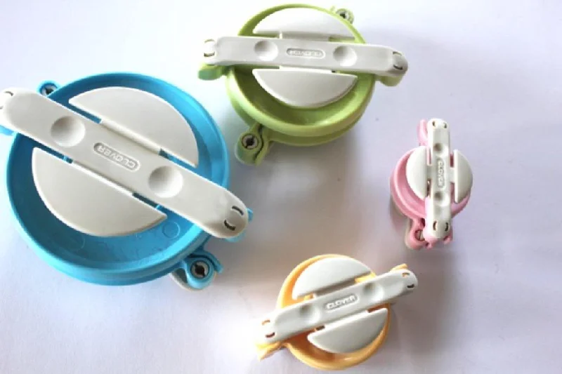   . **Cat collar bell model**Pom-Pom Makers (3 sizes)