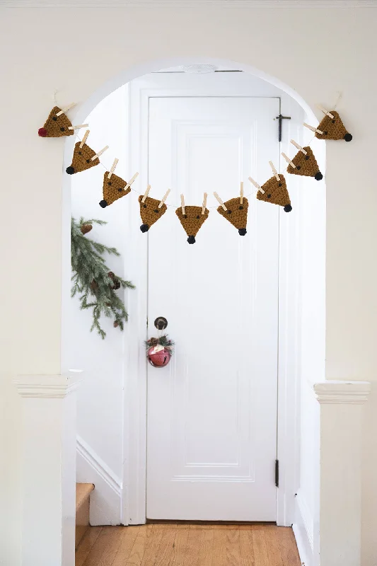 - Car dog seat beltReindeer Garland (Crochet)