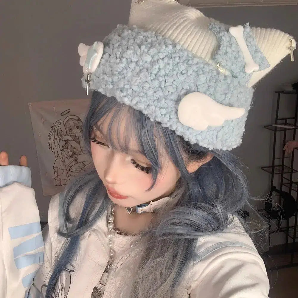 - Foldable and portable cat bagSoft Girl Kawaii Wings Knitted Beanie