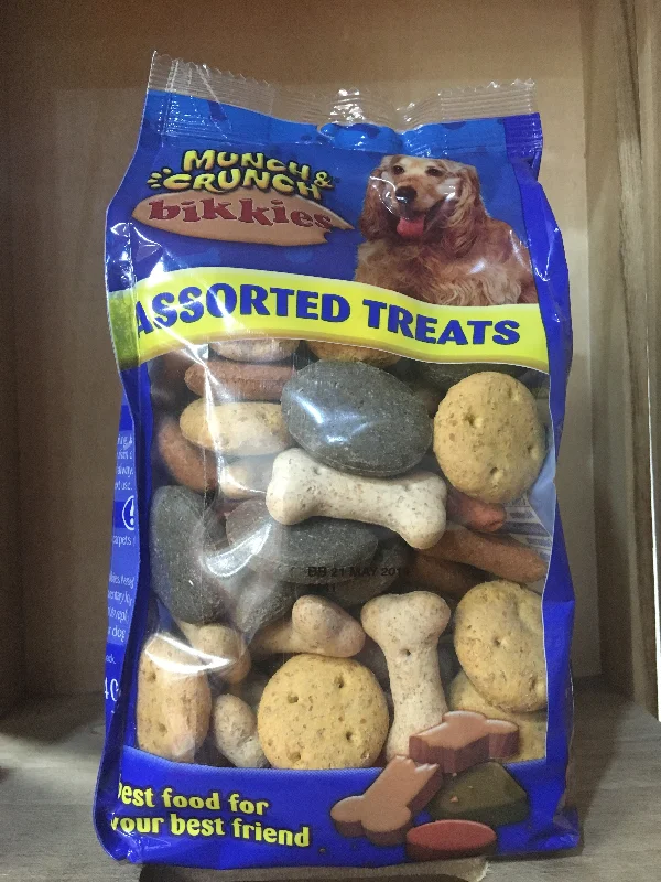 - Foldable and portable cat bagMunch & Crunch Bikkies Assorted Treats 400g