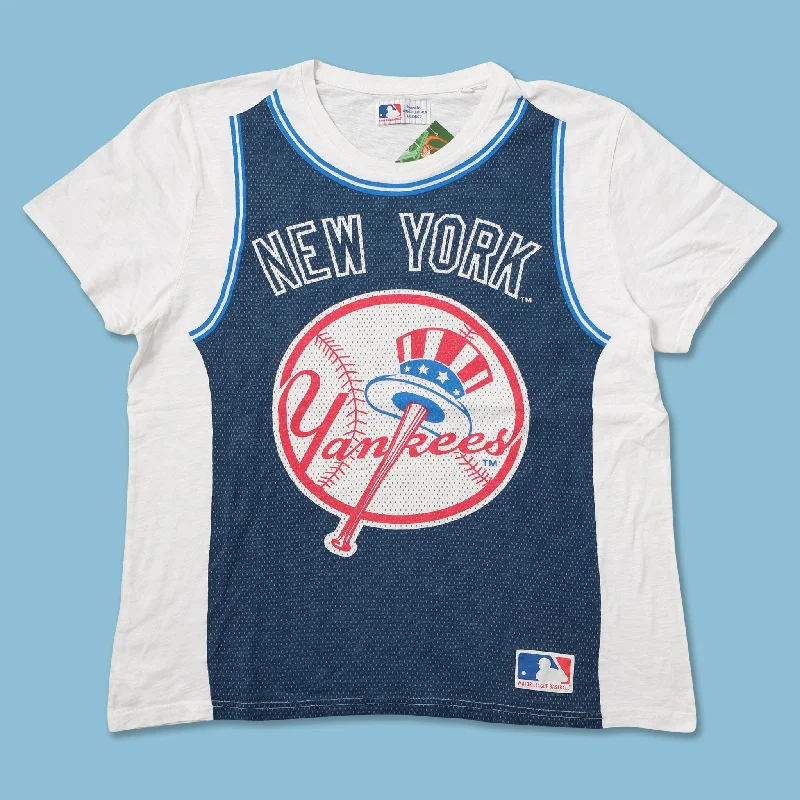- Custom pet birthday cakeVintage DS New York Yankees T-Shirt Large