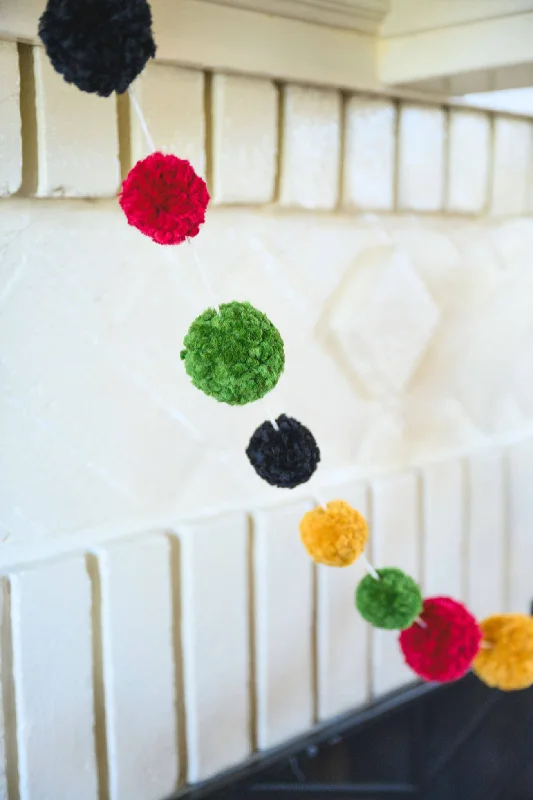- Elderly dog ​​joint care mattressKwanzaa Pom-Pom Garland (Crafts)
