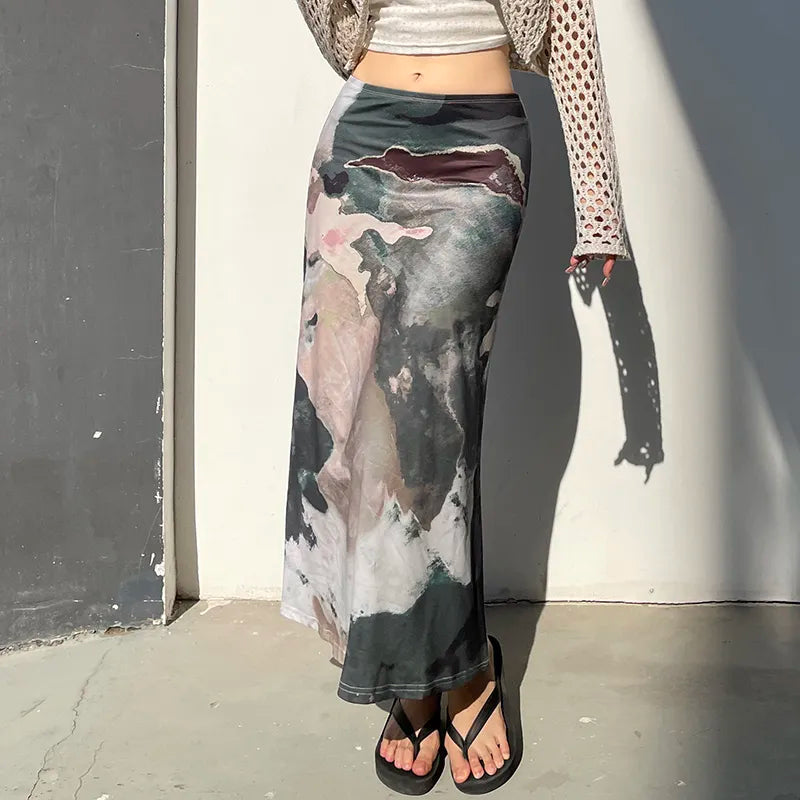 - Dog anti-slip matLow Rise Graphic Printed Midi Skirt
